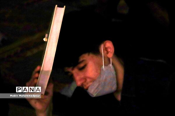 شب زنده‌داری دانش‌آموزان تبریزی در مراسم احیای شب بیست و یکم ماه رمضان
