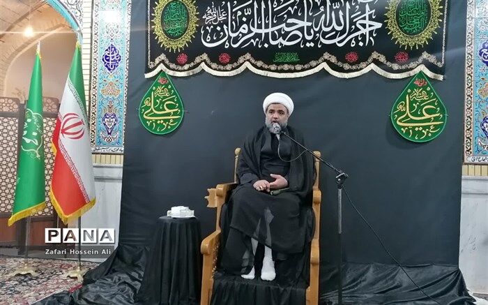شب قدر، شب خانه تکانی دلها و آشتی با قرآن و اهل بیت (ع) است
