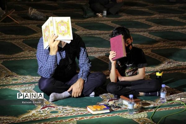 مراسم احیا دومین شب از لیالی پرفیض قدر در مصلی بوشهر