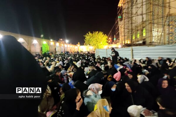 مراسم احیا شب بیست و یکم ماه مبارک رمضان در امامزاده حسین (ع) قزوین