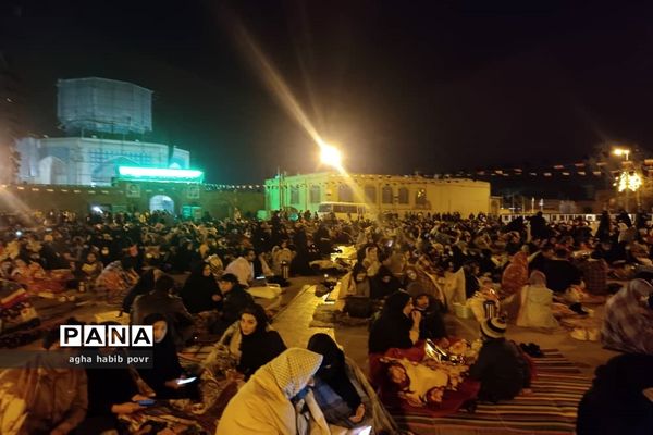 مراسم احیا شب بیست و یکم ماه مبارک رمضان در امامزاده حسین (ع) قزوین