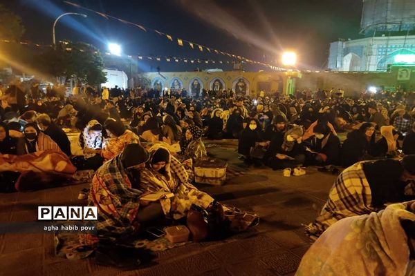 مراسم احیا شب بیست و یکم ماه مبارک رمضان در امامزاده حسین (ع) قزوین