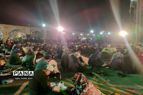 مراسم احیا شب بیست و یکم ماه مبارک رمضان در امامزاده حسین (ع) قزوین