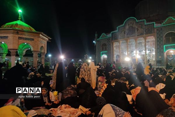 مراسم احیا شب بیست و یکم ماه مبارک رمضان در امامزاده حسین (ع) قزوین