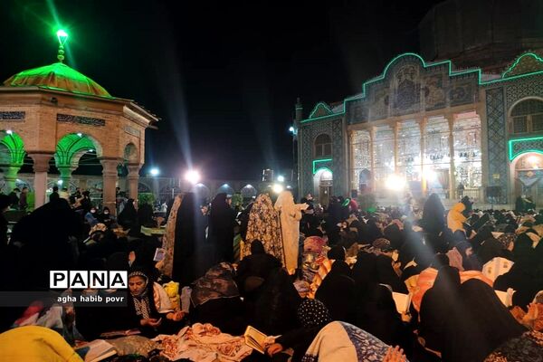 مراسم احیا شب بیست و یکم ماه مبارک رمضان در امامزاده حسین (ع) قزوین