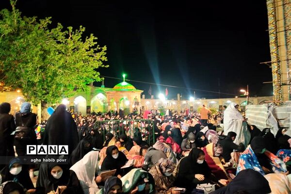 مراسم احیا شب بیست و یکم ماه مبارک رمضان در امامزاده حسین (ع) قزوین