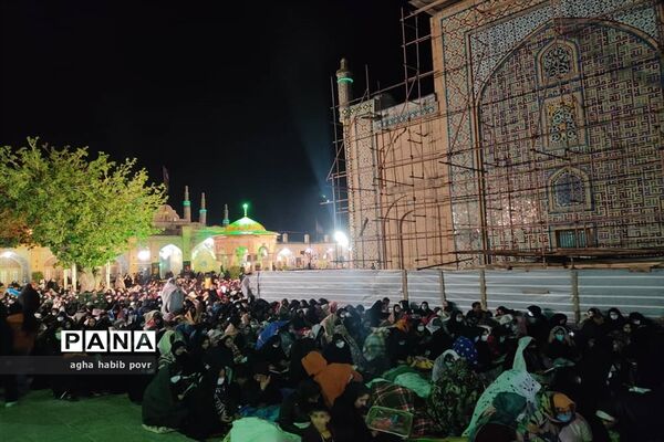 مراسم احیا شب بیست و یکم ماه مبارک رمضان در امامزاده حسین (ع) قزوین