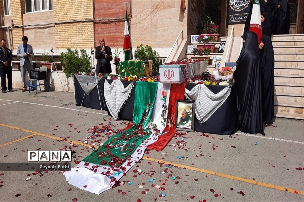 تشییع پیکر مطهر شهید گمنام در دبیرستان شاهد امام حسین (ع) منطقه ۱۴
