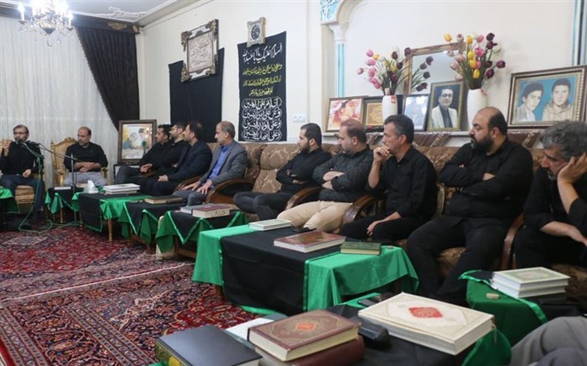 محفل عزاداری شهادت امام علی(ع) در منزل دانش‌آموز شهید «معماریان»