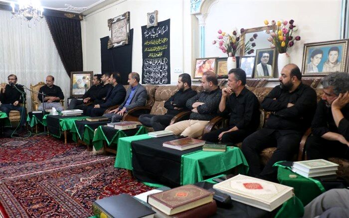 محفل عزاداری شهادت امام علی(ع) در منزل دانش‌آموز شهید «معماریان»