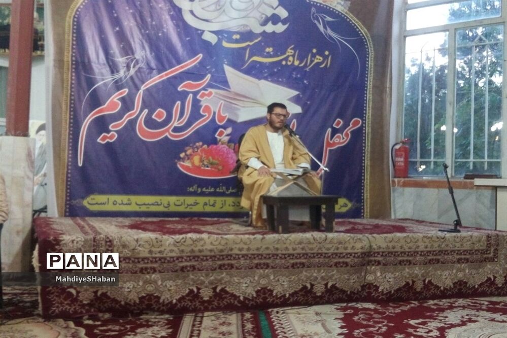محفل انس با قرآن کریم در امامزاده سید‌محمد(ع) کاشمر