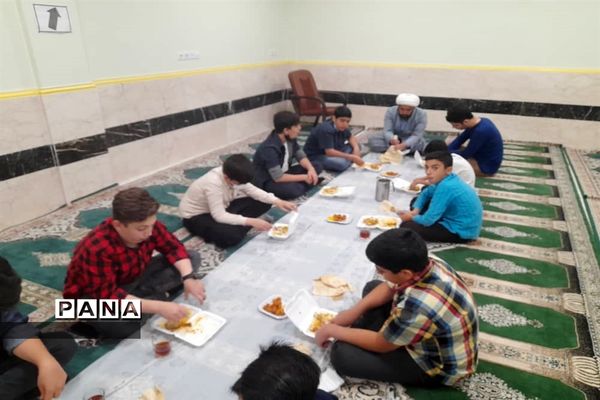 محفل انس با قرآن و افطاری در دبیرستان صدرای ولایت اندیمشک
