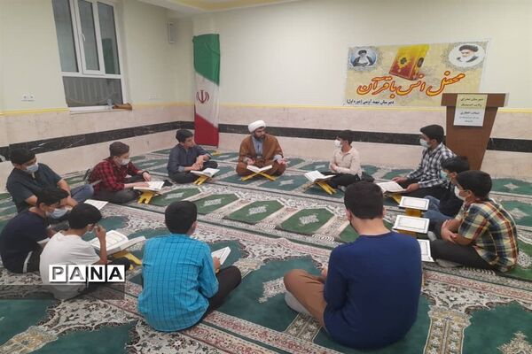 محفل انس با قرآن و افطاری در دبیرستان صدرای ولایت اندیمشک