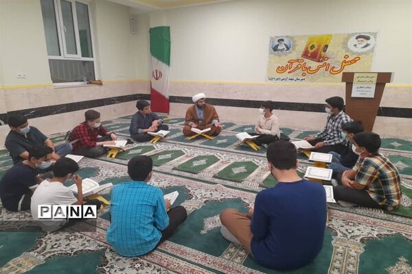 محفل انس با قرآن و افطاری در دبیرستان صدرای ولایت اندیمشک
