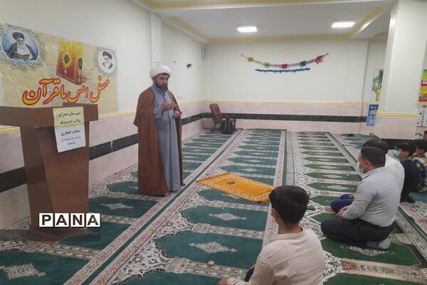 محفل انس با قرآن و افطاری در دبیرستان صدرای ولایت اندیمشک