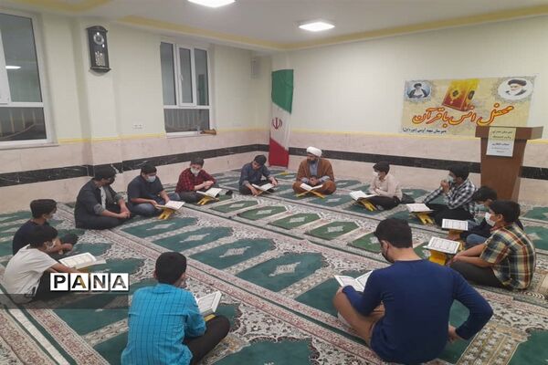 محفل انس با قرآن و افطاری در دبیرستان صدرای ولایت اندیمشک