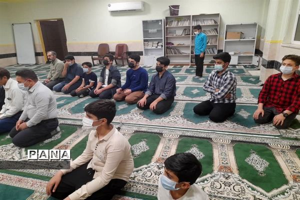 محفل انس با قرآن و افطاری در دبیرستان صدرای ولایت اندیمشک