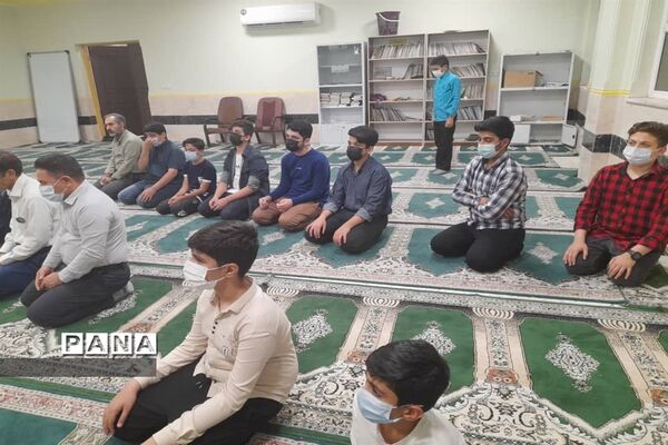 محفل انس با قرآن و افطاری در دبیرستان صدرای ولایت اندیمشک
