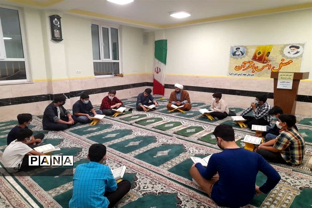 محفل انس با قرآن و افطاری در دبیرستان صدرای ولایت اندیمشک