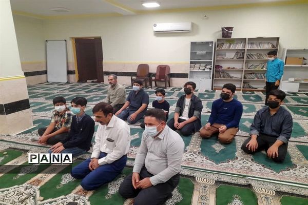 محفل انس با قرآن و افطاری در دبیرستان صدرای ولایت اندیمشک