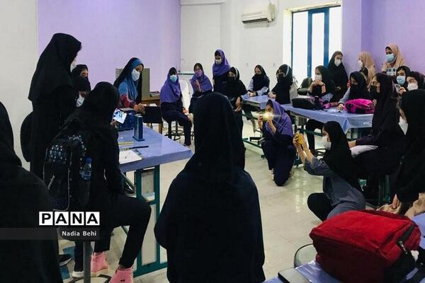 کارگاه آموزش فیزیک در پژوهش سرای دانش‌آموزی شهید خوشبخت بوشهر