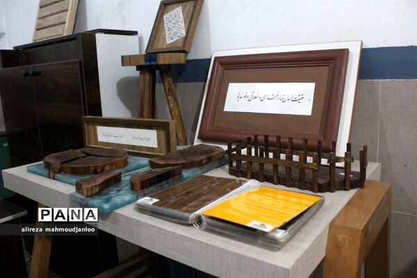 نمایشگاه دست‌ساخته‌ها و دستاوردهای دانش‌آموزی در گلوگاه
