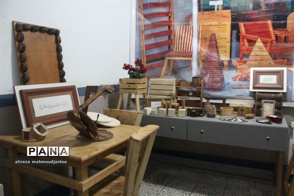 نمایشگاه دست‌ساخته‌ها و دستاوردهای دانش‌آموزی در گلوگاه