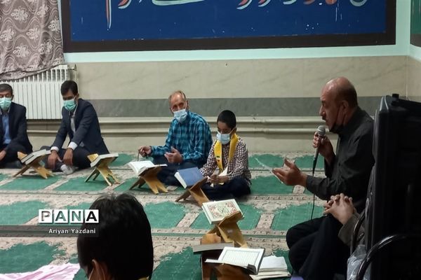 محفل انس با قرآن در دبیرستان شاهد ۴ خوانساری شیراز