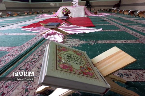 محفل انس با قرآن در دبیرستان شاهد ۴ خوانساری شیراز