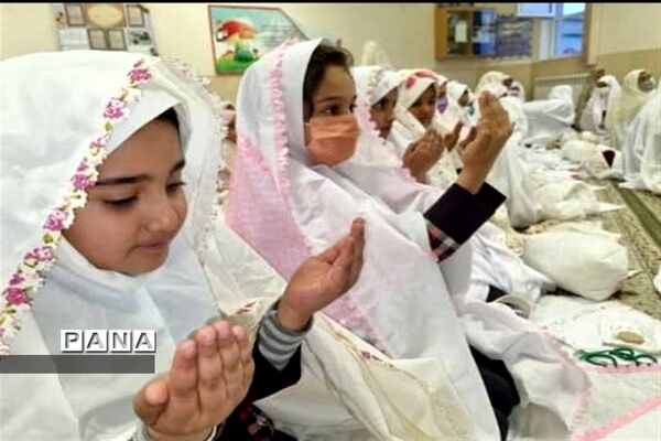 افطاری ویژه دانش‌آموزان در دبستان شهید‌محمد عبایی شهرستان کوهپایه