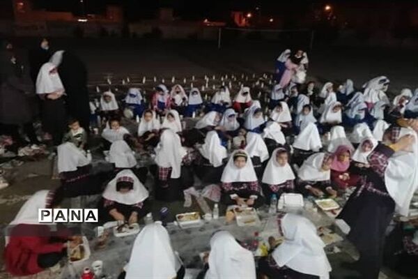افطاری ویژه دانش‌آموزان در دبستان شهید‌محمد عبایی شهرستان کوهپایه