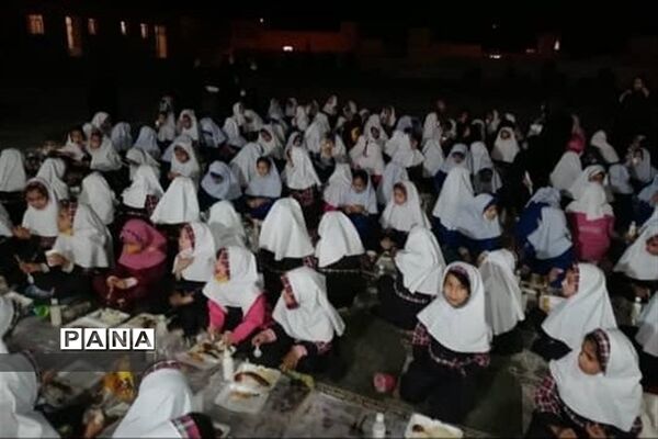 افطاری ویژه دانش‌آموزان در دبستان شهید‌محمد عبایی شهرستان کوهپایه