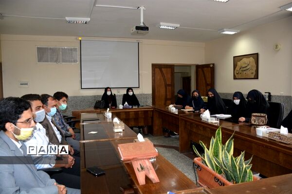 نشست صمیمی مدیر آموزش و پرورش با نمایندگان مجلس دانش‌آموزی شهرستان خمینی شهر