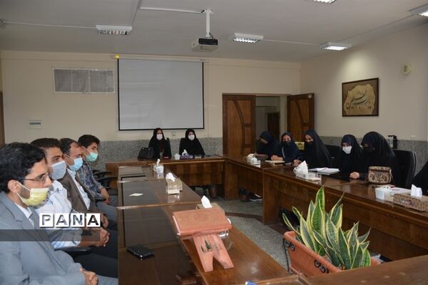 نشست صمیمی مدیر آموزش و پرورش با نمایندگان مجلس دانش‌آموزی شهرستان خمینی شهر