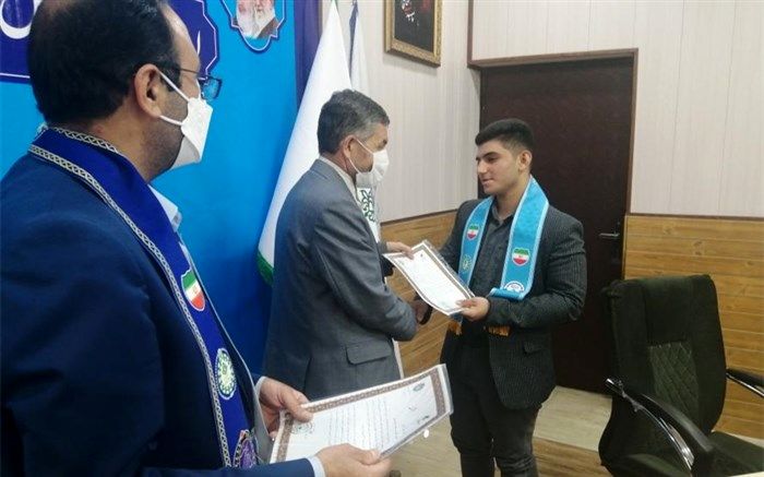 اعطای حکم مشاور مدیرکل آموزش و پرورش به روسای مجالس دانش‌آموزی استان قم