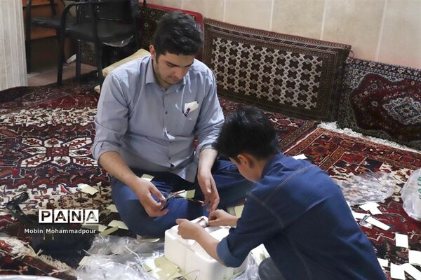 طبخ ٢ هزار پرس غذای گرم با نام و یاد شهدای معلم در تبریز