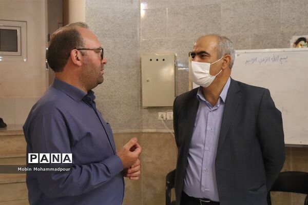 طبخ ٢ هزار پرس غذای گرم با نام و یاد شهدای معلم در تبریز