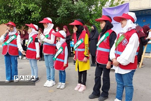 برگزاری مراسم سرمایه‌گذاری در زمین با کاهش پلاستیک در شهرستان بهارستان‌‌