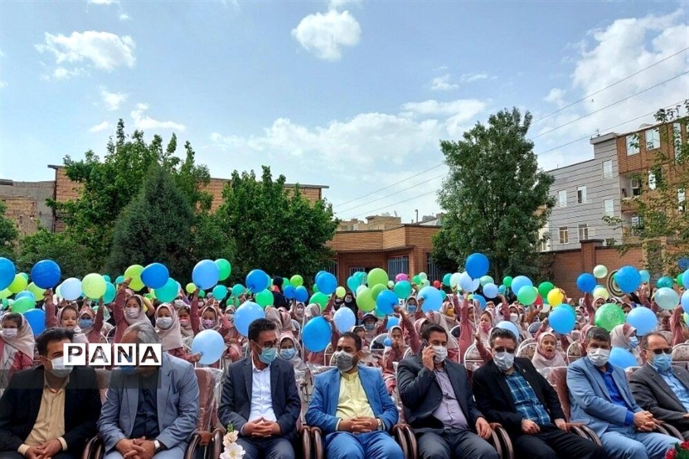 برگزاری مراسم سرمایه‌گذاری در زمین با کاهش پلاستیک در شهرستان بهارستان‌‌