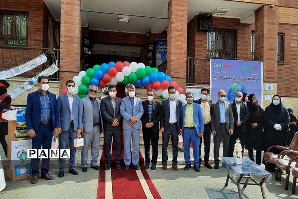 برگزاری مراسم سرمایه‌گذاری در زمین با کاهش پلاستیک در شهرستان بهارستان‌‌