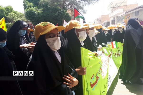 حضور گسترده دانش‌آموزان ابرکوه در راهپیمایی روز قدس