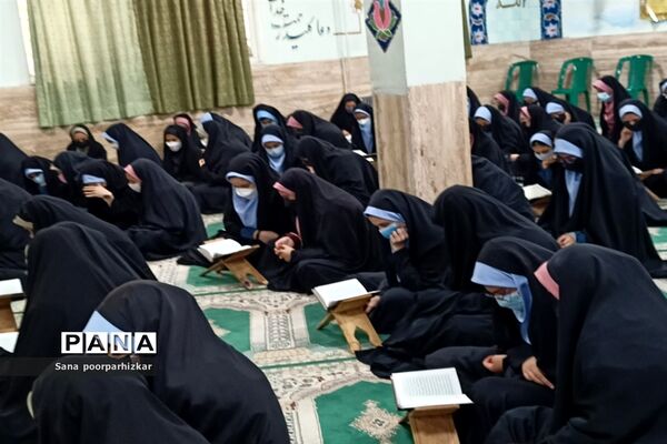 محفل جزء خوانی قرآن و مسابقه حفظ سوره نبا دبیرستان هاجر منطقه ۱۱