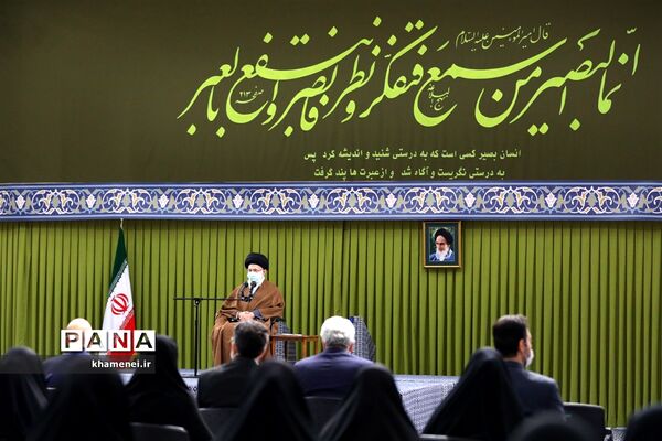 دیدار جمعی از دانشجویان با رهبر انقلاب