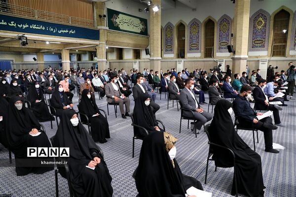 دیدار جمعی از دانشجویان با رهبر انقلاب