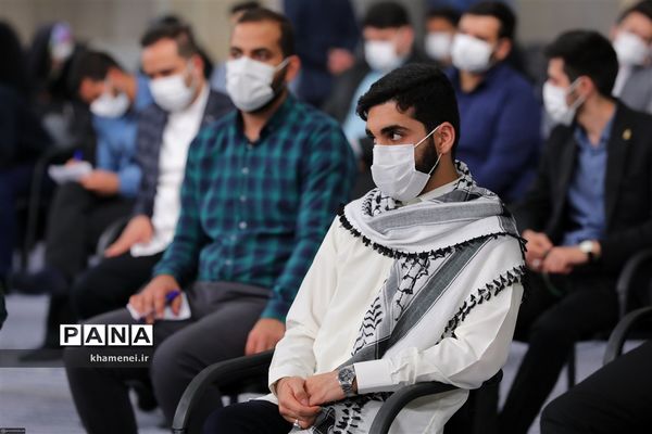 دیدار جمعی از دانشجویان با رهبر انقلاب