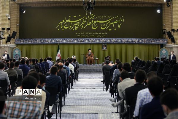 دیدار جمعی از دانشجویان با رهبر انقلاب