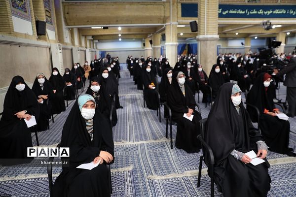 دیدار جمعی از دانشجویان با رهبر انقلاب