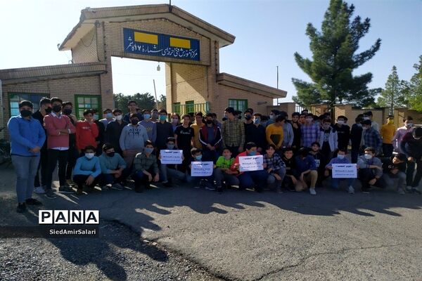 شوق انتخاب در بازدید دانش‌آموزان دبیرستان شاهد کاشمر از مرکز آموزش فنی و حرفه‌ای شهرستان