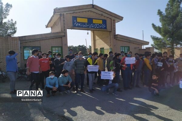 شوق انتخاب در بازدید دانش‌آموزان دبیرستان شاهد کاشمر از مرکز آموزش فنی و حرفه‌ای شهرستان