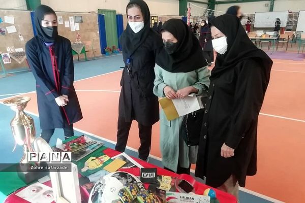 نمایشگاه هفته مشاغل در مدرسه استعدادهای درخشان فرزانگان رودهن